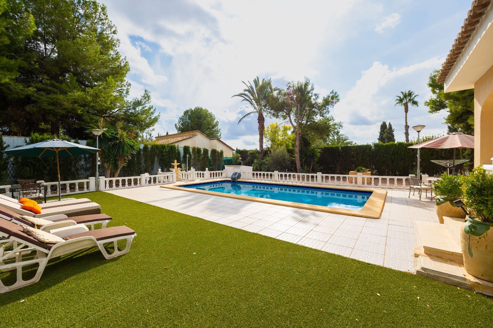 5 bedroom Villa for sale in Aspe with pool - € 549,000 (Ref: 9459363)