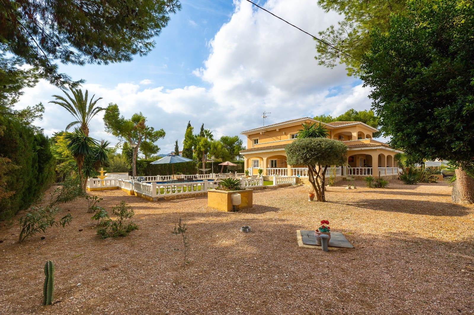 5 bedroom Villa for sale in Aspe with pool - € 549,000 (Ref: 9459363)
