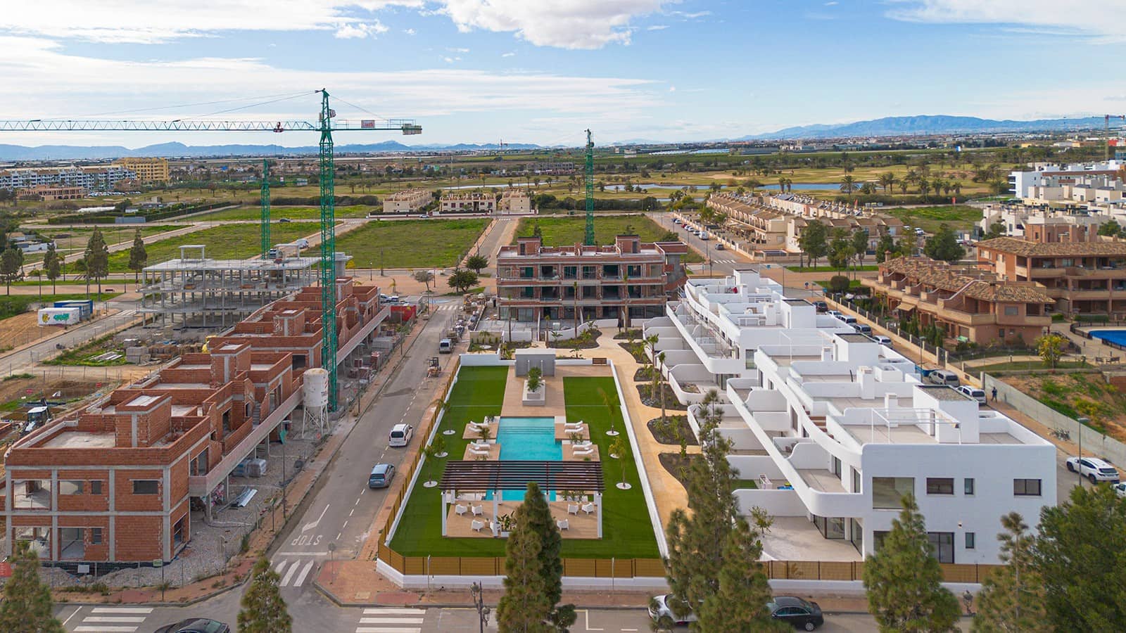 2 soveværelse Penthouse til salg i Los Alcazares med swimmingpool garage - € 339.900 (Ref: 9526095)