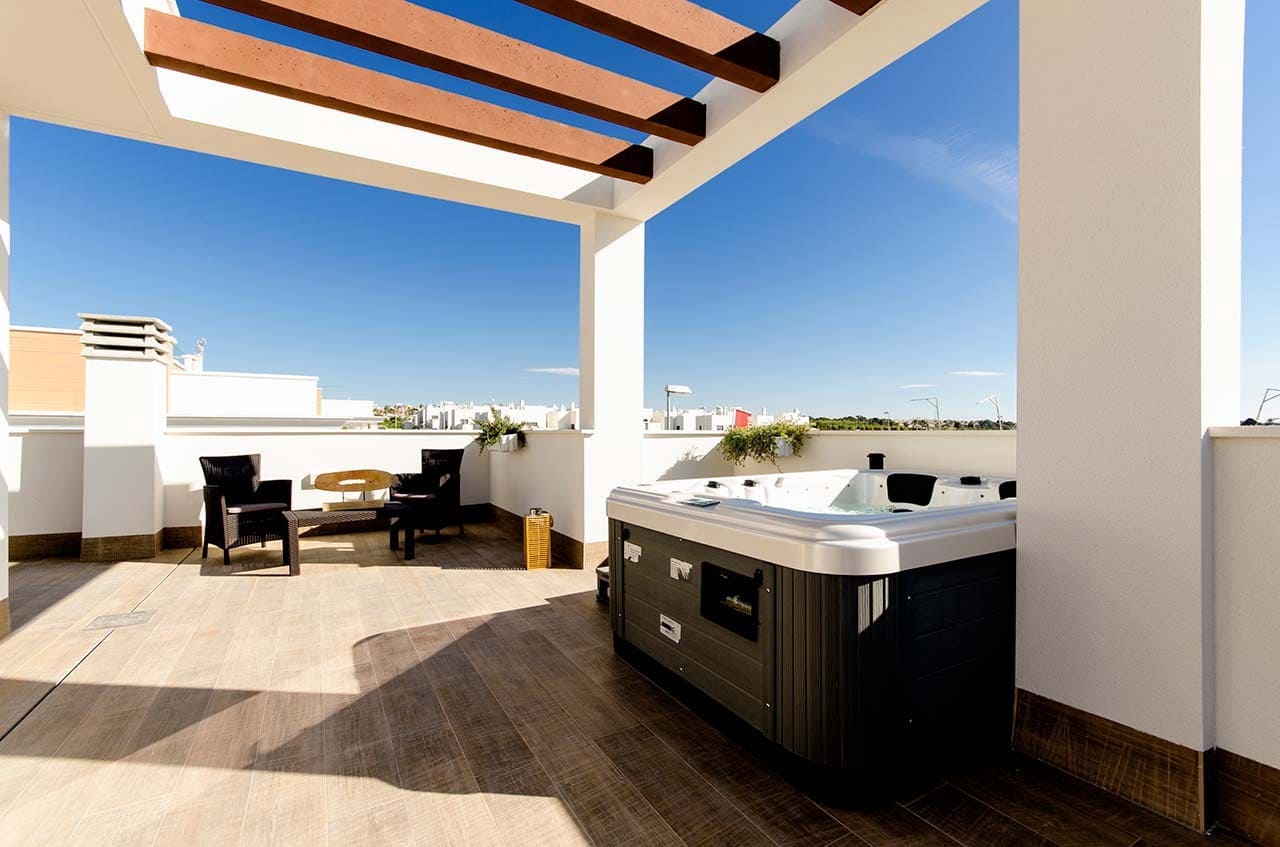 3 bedroom Villa for sale in Playa Honda with pool - € 544,500 (Ref: 9583514)