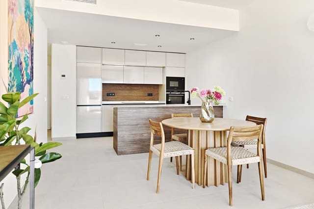 Bungalow de 2 habitaciones en La Veleta, Torrevieja en venta con piscina garaje - 380.000 € (Ref: 9675095)