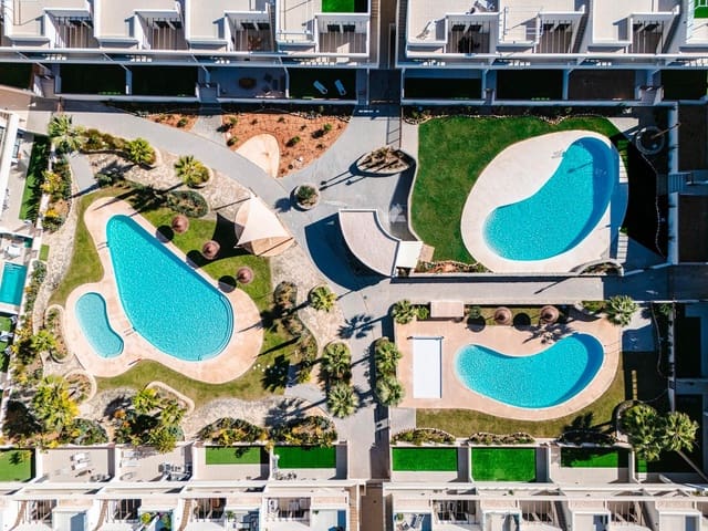 2 makuuhuone Bungalow myytävänä paikassa La Veleta, Torrevieja mukana uima-altaan 
autotalli - 380 000 € (Ref: 9675095)