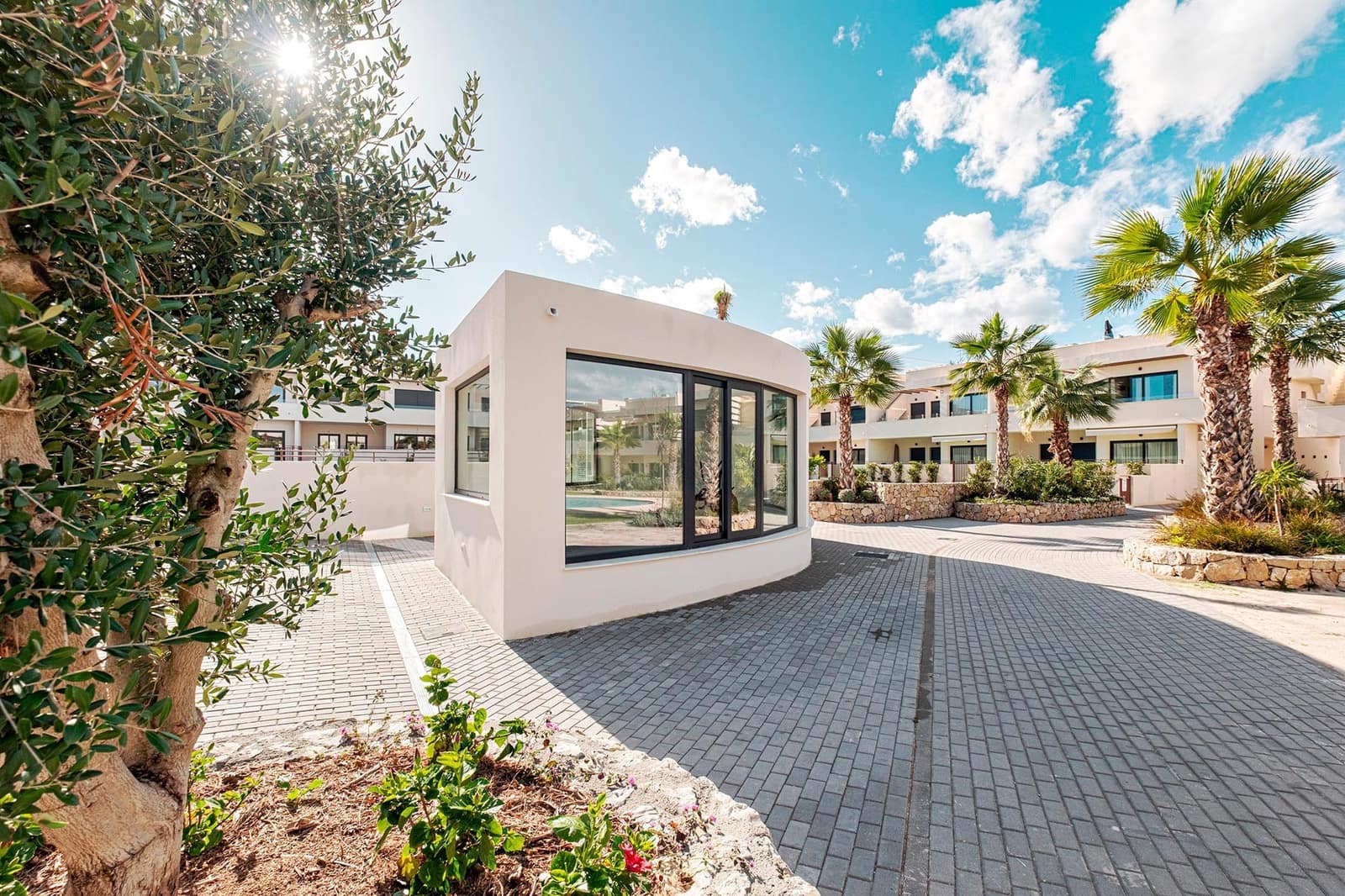 2 bedroom Bungalow for sale in Torrevieja with pool garage - € 380,000 (Ref: 9675095)