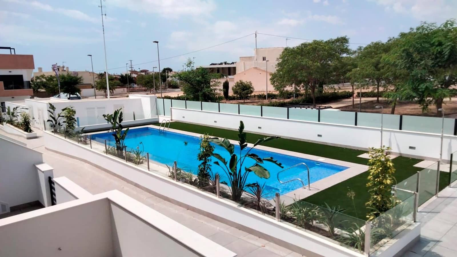 Bungalow de 3 habitaciones en Pilar de la Horadada en venta con piscina garaje - 295.000 € (Ref: 9715451)