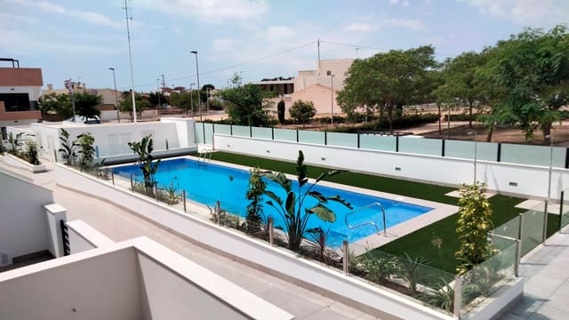 Bungalow de 3 habitaciones en Pilar de la Horadada ciudad, Pilar de la Horadada en venta con piscina garaje - 295.000 € (Ref: 9715451)