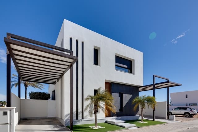 Chalet de 3 habitaciones en Pinar de Campoverde, Pilar de la Horadada en venta con piscina garaje - 584.000 € (Ref: 9730906)