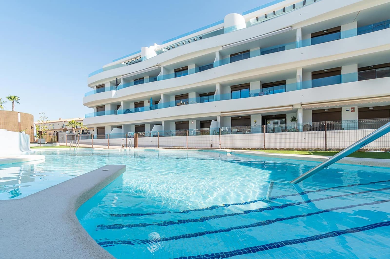 3 quarto Penthouse para venda em Playa Flamenca com piscina garagem - 625 000 € (Ref: 9733895)