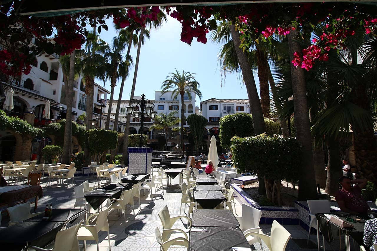 2 bedroom Apartment for sale in Playa Flamenca with pool garage - € 365,000 (Ref: 9834035)