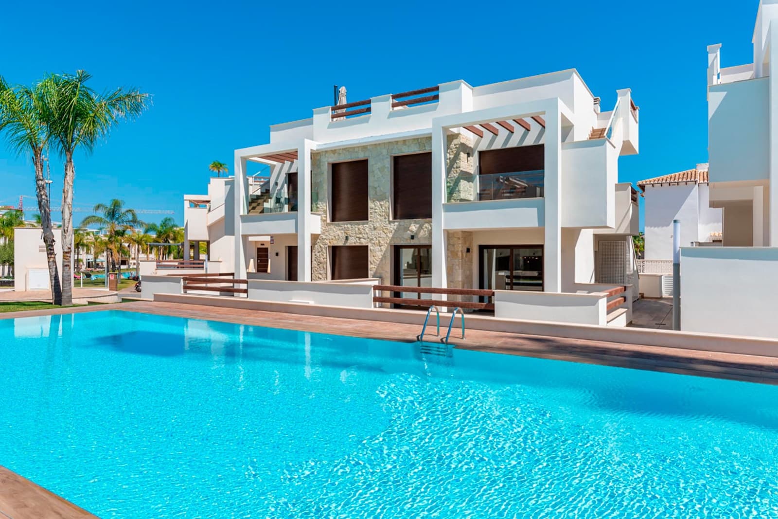2 soveværelse Bungalow til salg i Torrevieja med swimmingpool garage - € 265.000 (Ref: 9838258)