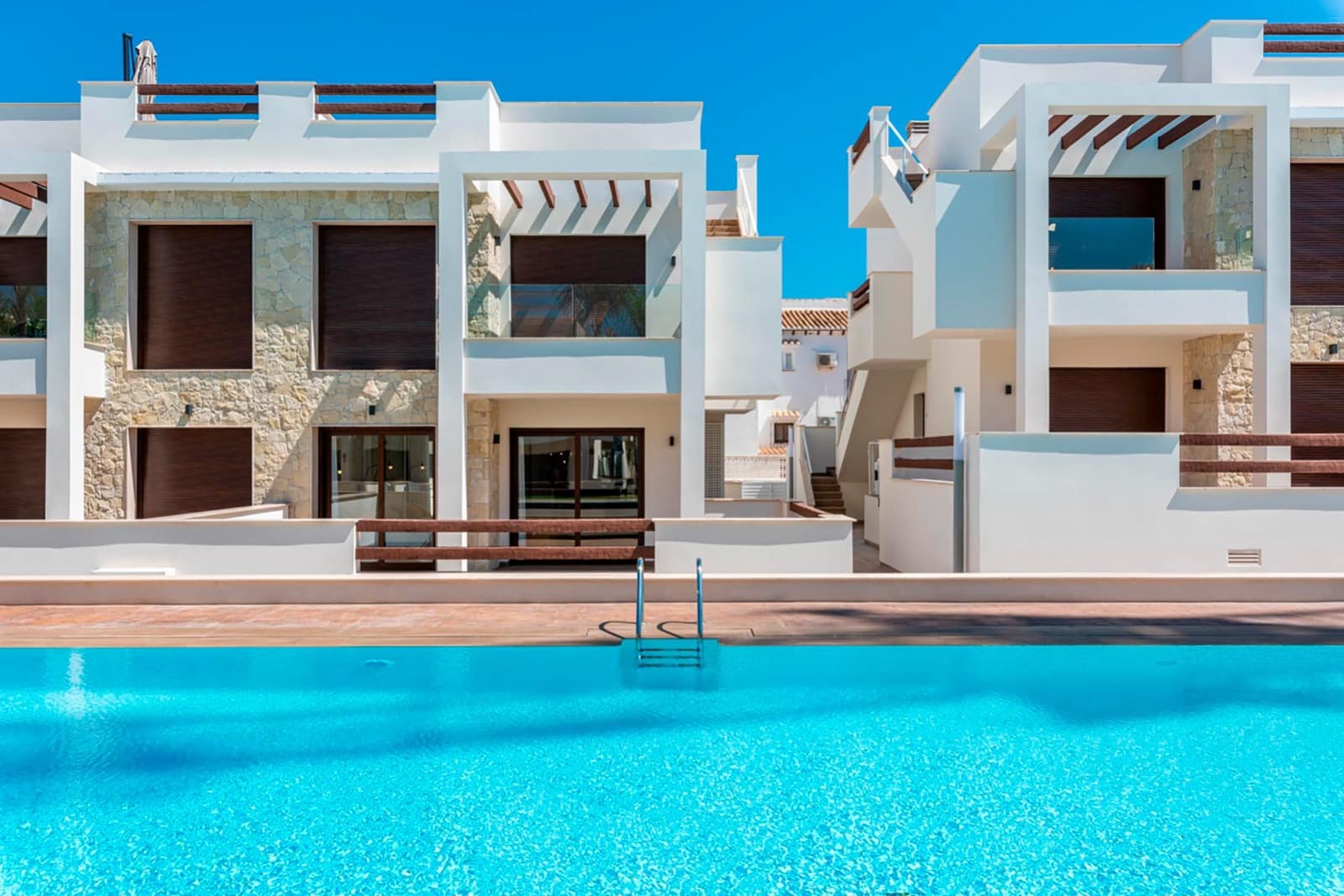 2 soveværelse Bungalow til salg i Torrevieja med swimmingpool garage - € 265.000 (Ref: 9838258)