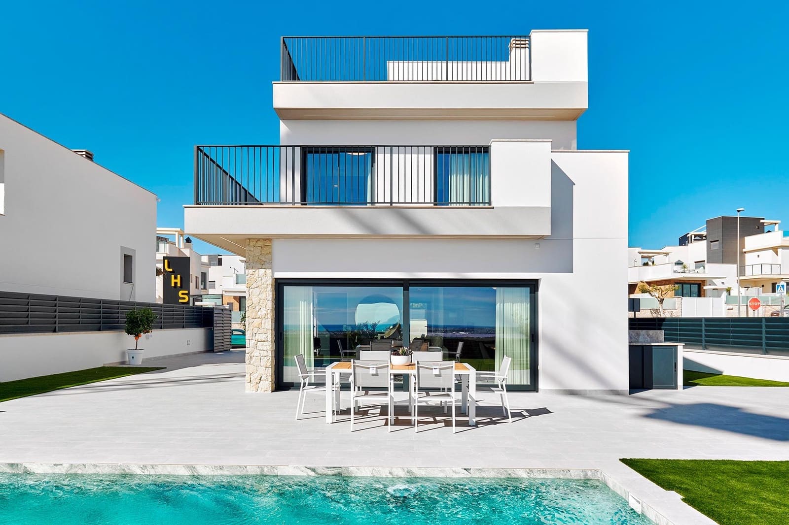 3 bedroom Villa for sale in San Miguel de Salinas with pool garage - € 1,000,000 (Ref: 9838402)
