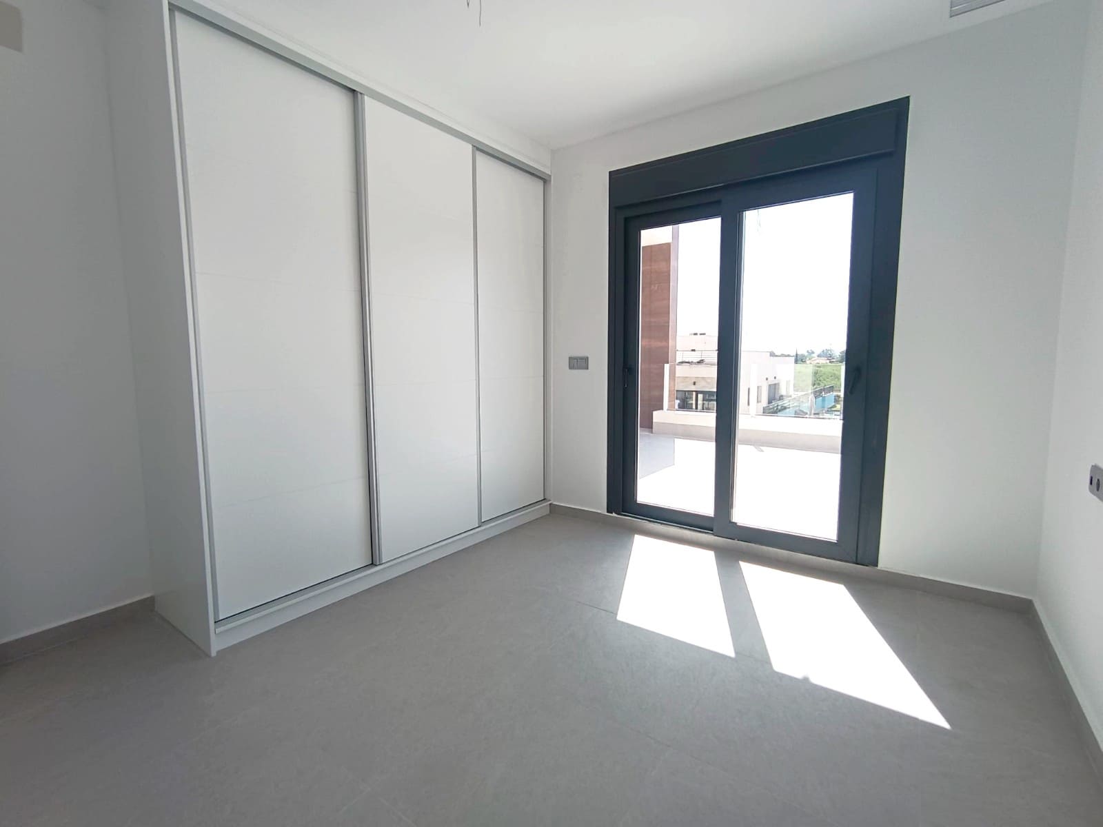 3 sypialnia Willa na sprzedaż w Daya Nueva z basenem garażem - 317 000 € (Ref: 9838403)