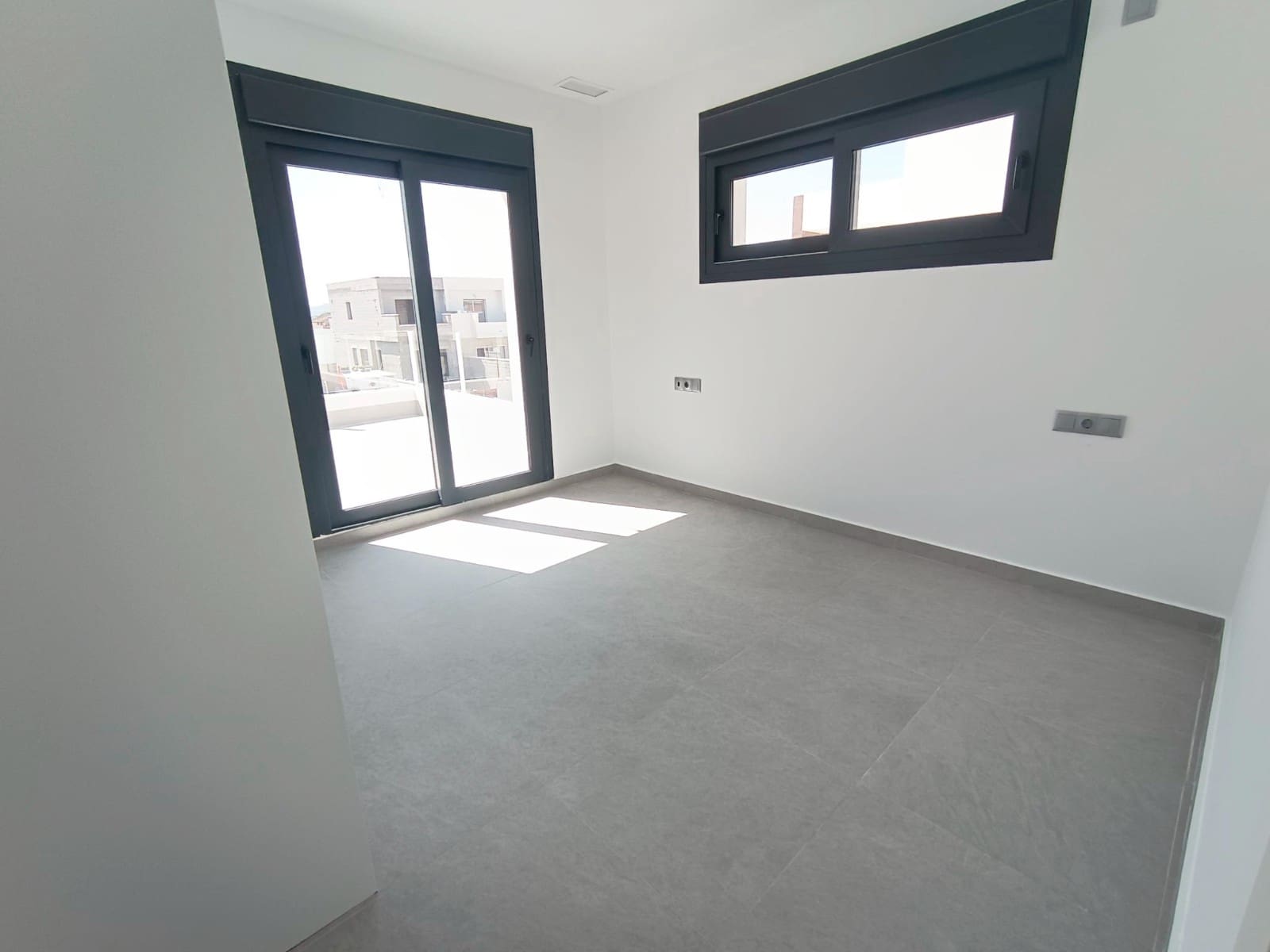 3 sypialnia Willa na sprzedaż w Daya Nueva z basenem garażem - 317 000 € (Ref: 9838403)