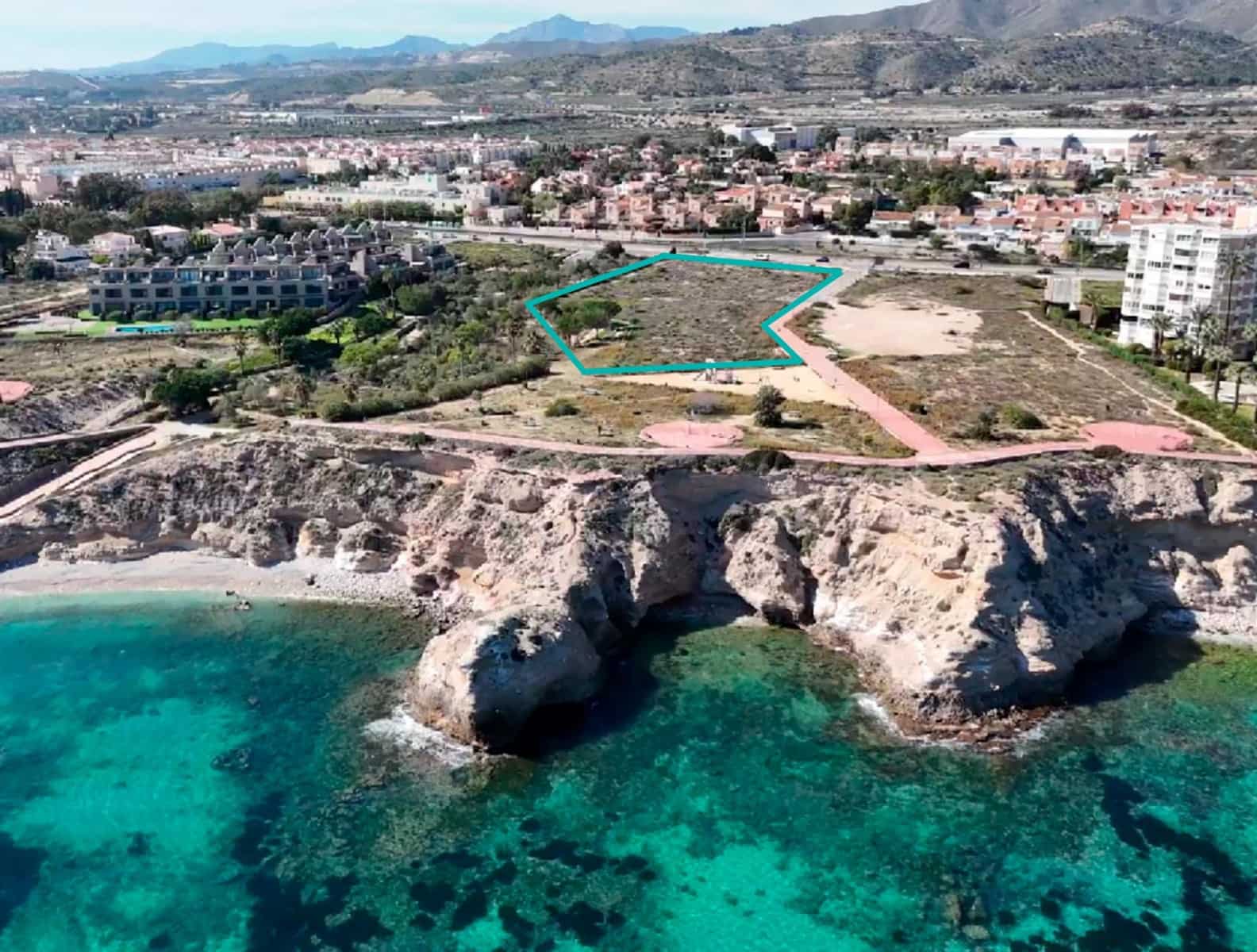 3 bedroom Villa for sale in El Campello with pool garage - € 669,000 (Ref: 9983165)