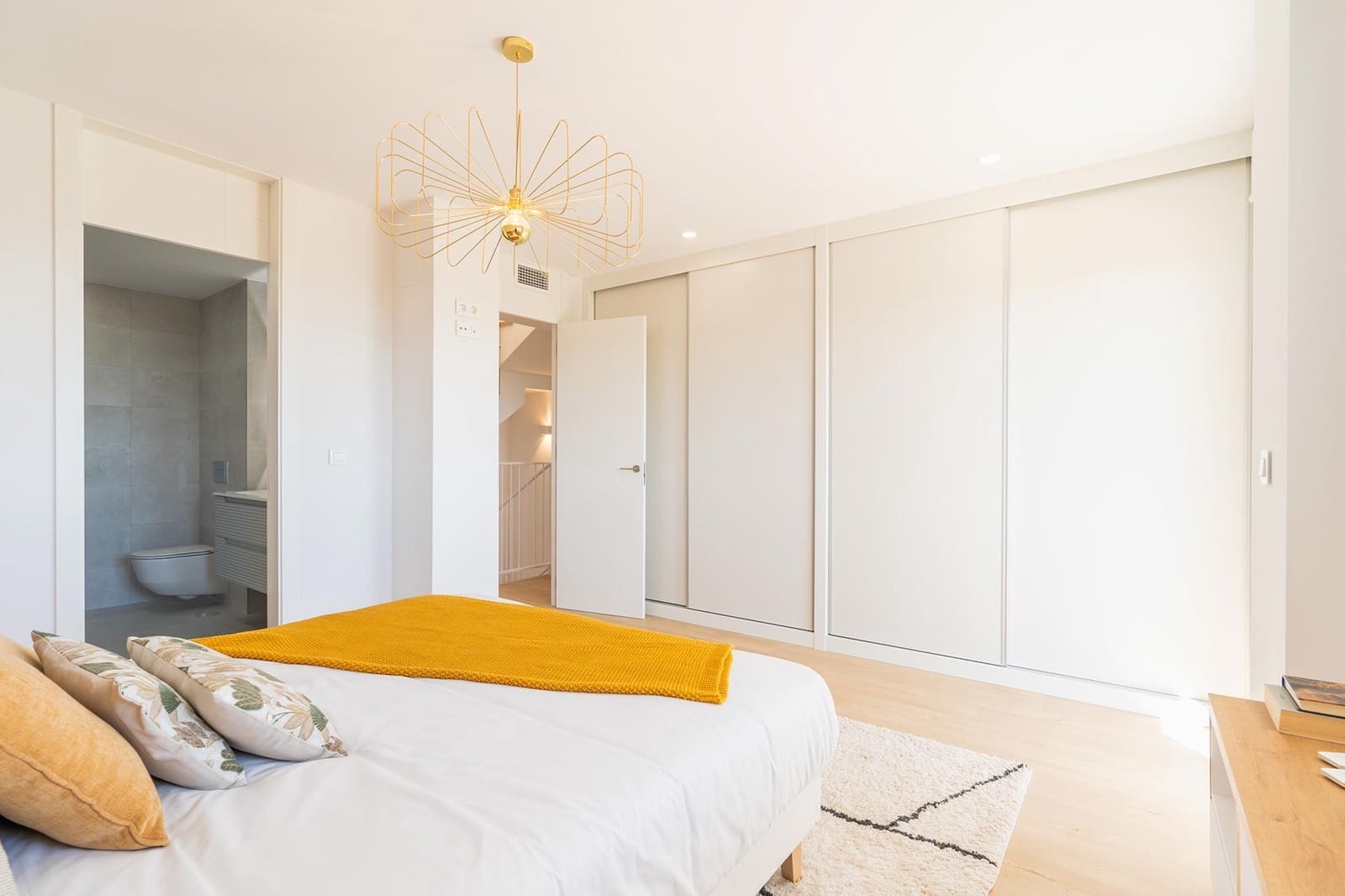 4 sypialnia Willa na sprzedaż w Miasto Alicante / Alacant z basenem garażem - 465 000 € (Ref: 9983906)