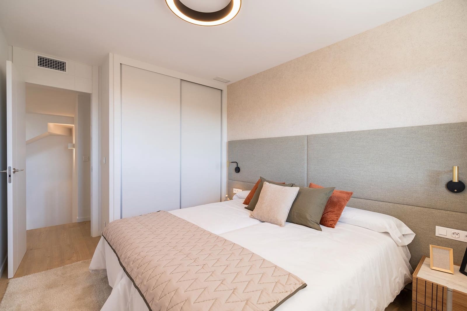 4 sypialnia Willa na sprzedaż w Miasto Alicante / Alacant z basenem garażem - 465 000 € (Ref: 9983906)