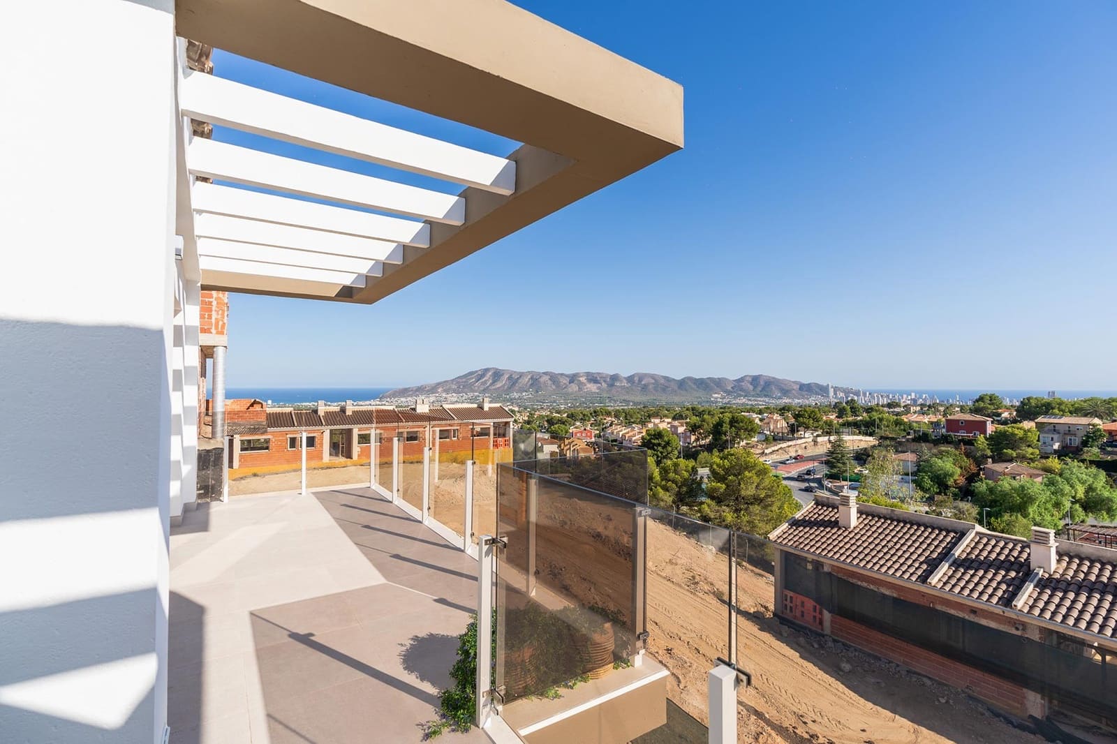 4 sypialnia Willa na sprzedaż w Miasto Alicante / Alacant z basenem garażem - 465 000 € (Ref: 9983906)