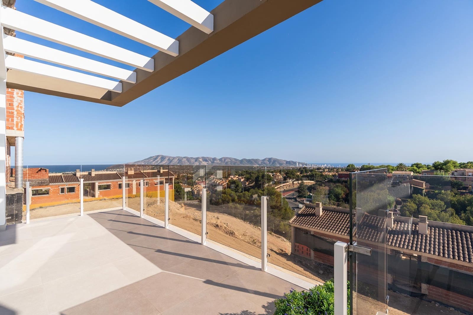 4 sypialnia Willa na sprzedaż w Miasto Alicante / Alacant z basenem garażem - 465 000 € (Ref: 9983906)