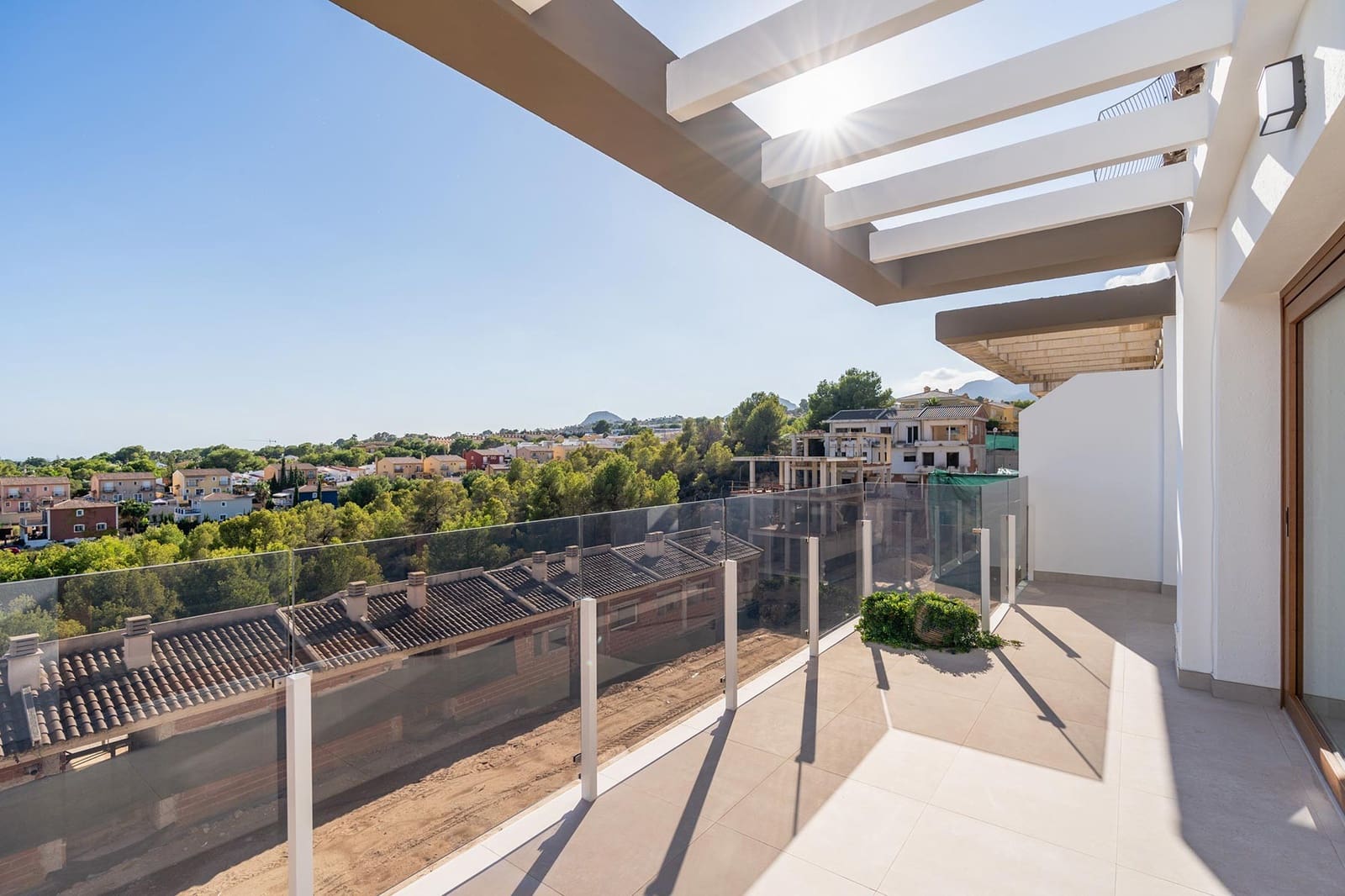 4 sypialnia Willa na sprzedaż w Miasto Alicante / Alacant z basenem garażem - 465 000 € (Ref: 9983906)