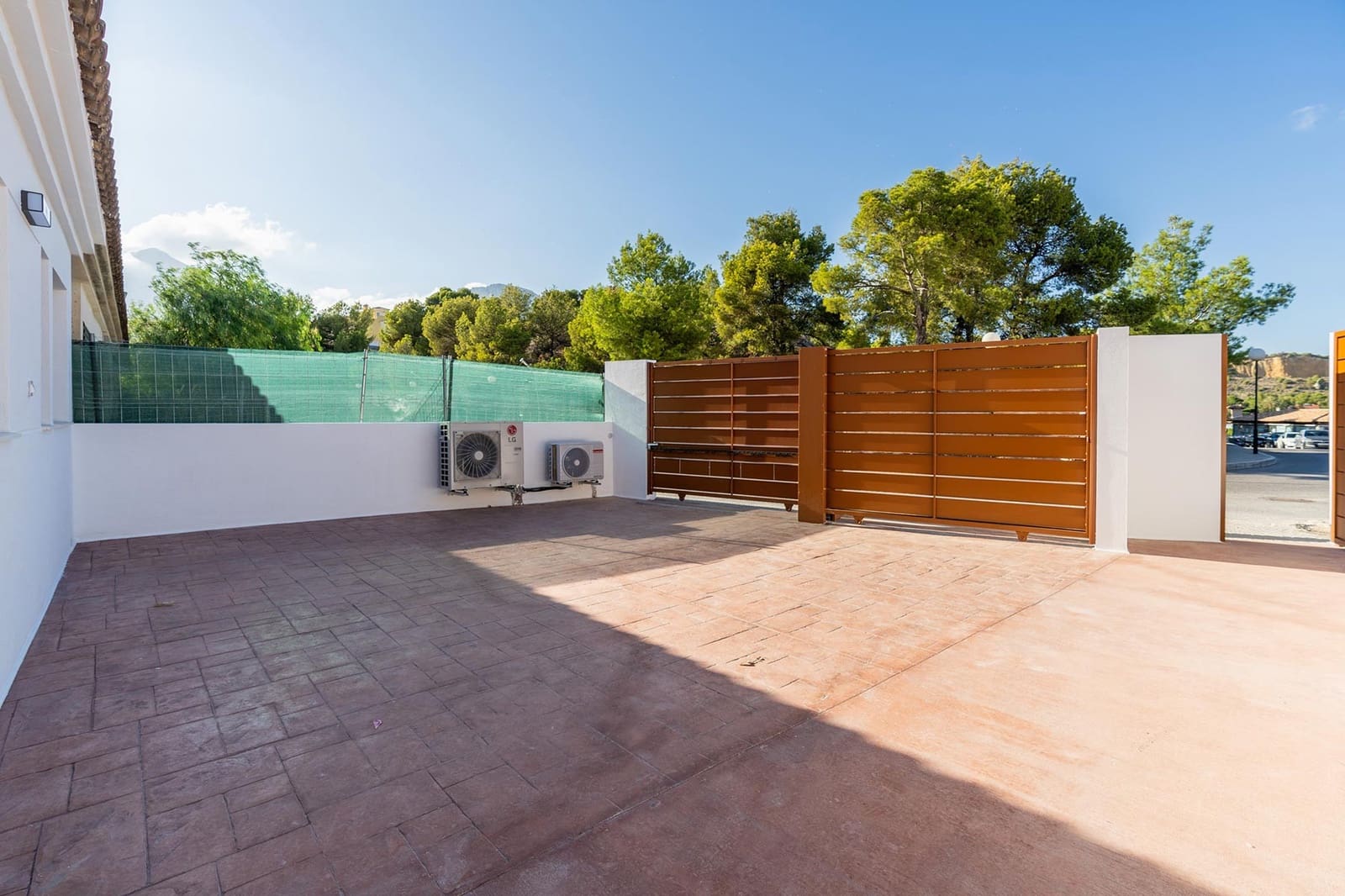 4 sypialnia Willa na sprzedaż w Miasto Alicante / Alacant z basenem garażem - 465 000 € (Ref: 9983906)