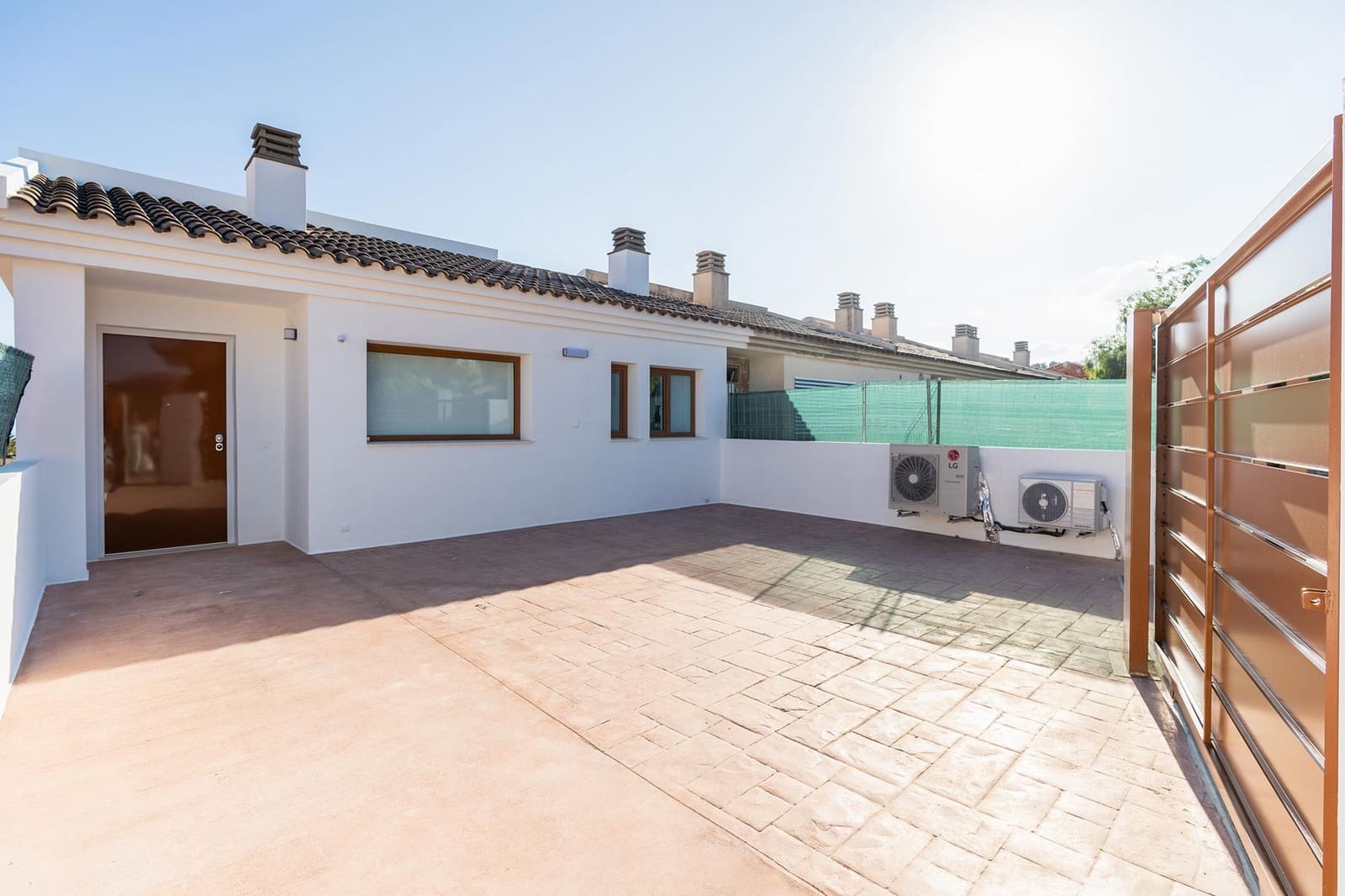 4 sypialnia Willa na sprzedaż w Miasto Alicante / Alacant z basenem garażem - 465 000 € (Ref: 9983906)