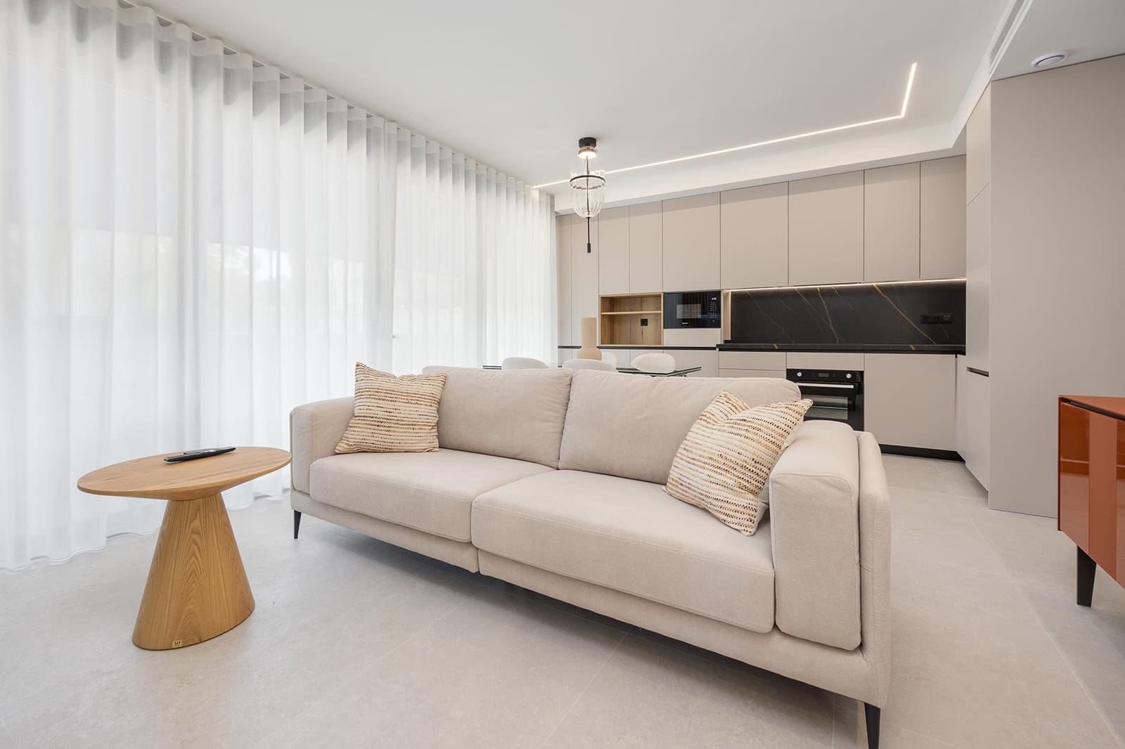 Apartamento de 2 habitaciones en Guardamar del Segura en venta con piscina garaje - 355.000 € (Ref: 9996414)