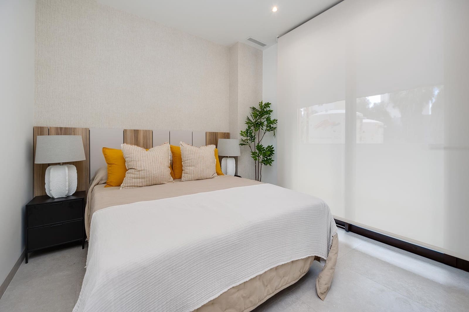 Apartamento de 2 habitaciones en Guardamar del Segura en venta con piscina garaje - 355.000 € (Ref: 9996414)