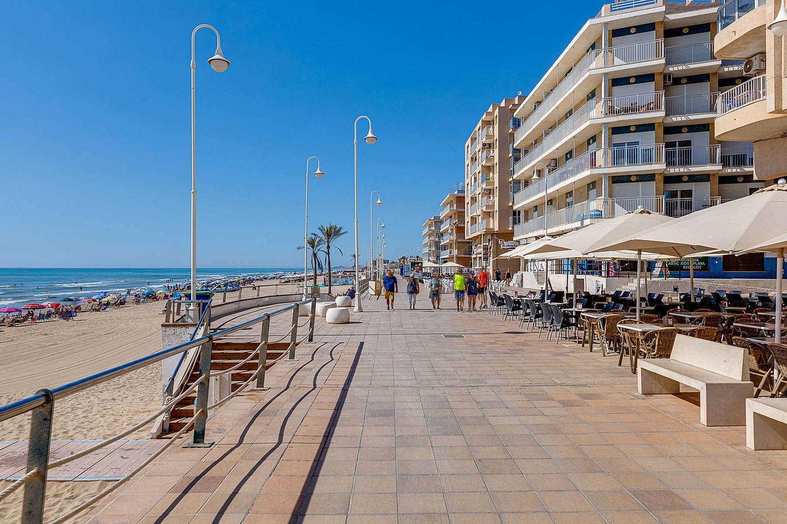 Apartamento de 2 habitaciones en Guardamar del Segura en venta con piscina garaje - 355.000 € (Ref: 9996414)