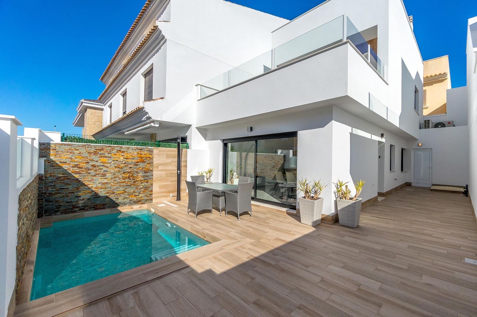 3 quarto Moradia para venda em San Pedro del Pinatar com piscina garagem - 380 000 € (Ref: 9996529)