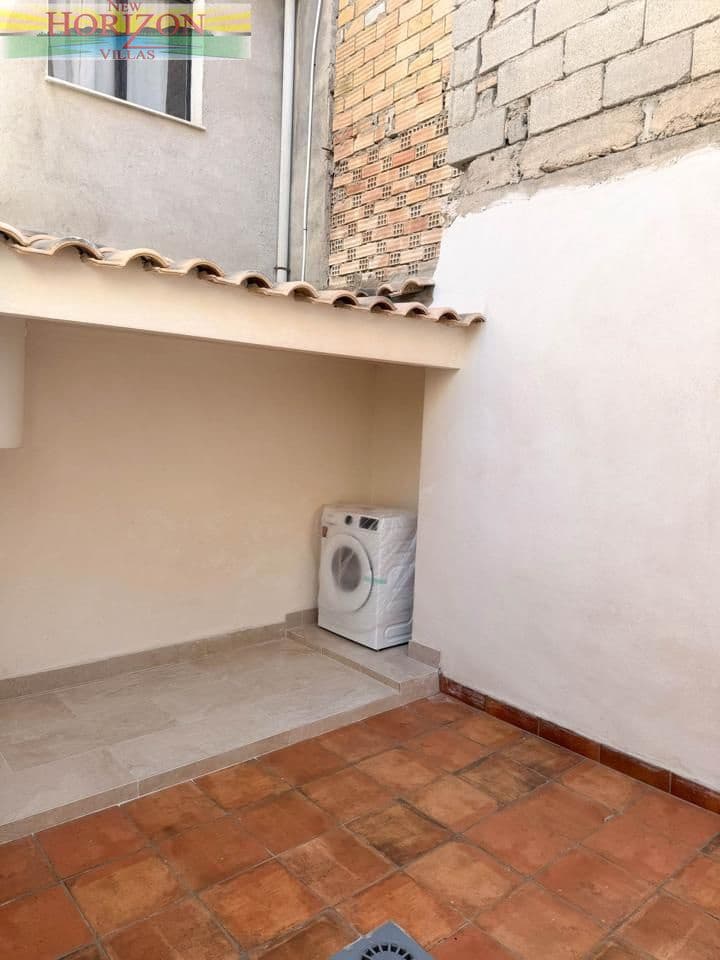 Villa/Maison de 2 chambres à louer à Fines - 650 € (Ref: 10103624)