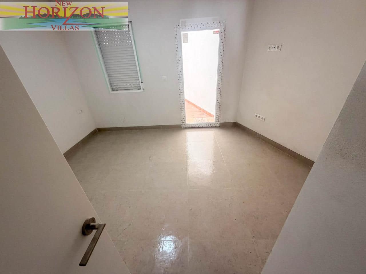 Villa/Maison de 2 chambres à louer à Fines - 650 € (Ref: 10103624)