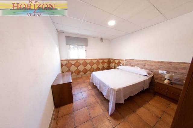 2 bedroom Villa for rent in Cuevas del Almanzora with garage - € 400 (Ref: 10104361)