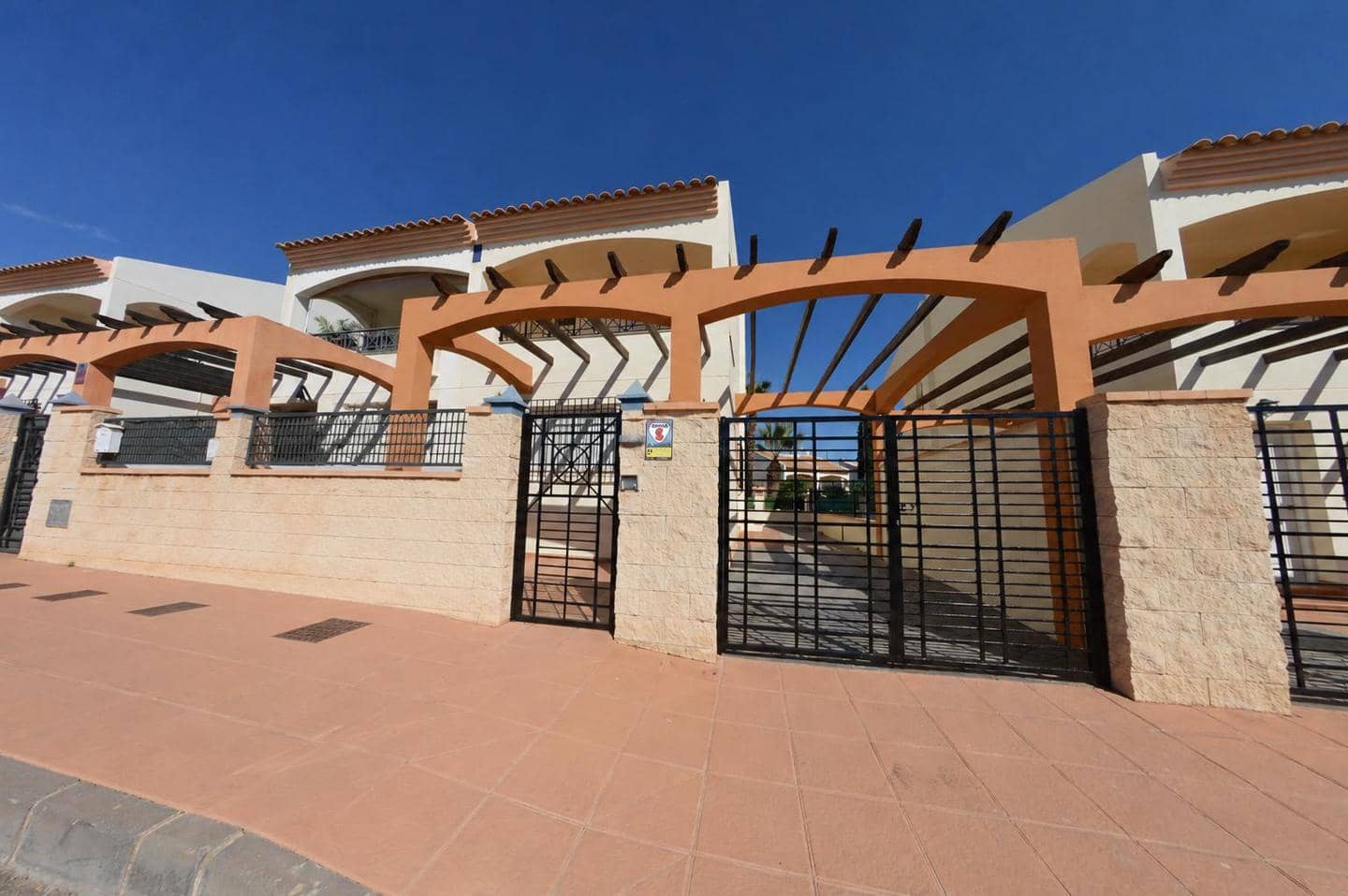 3 bedroom Flat for sale in La Alfoquia with pool - € 149,000 (Ref: 10160440)