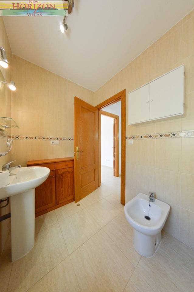 3 bedroom Flat for sale in La Alfoquia with pool - € 149,000 (Ref: 10160440)