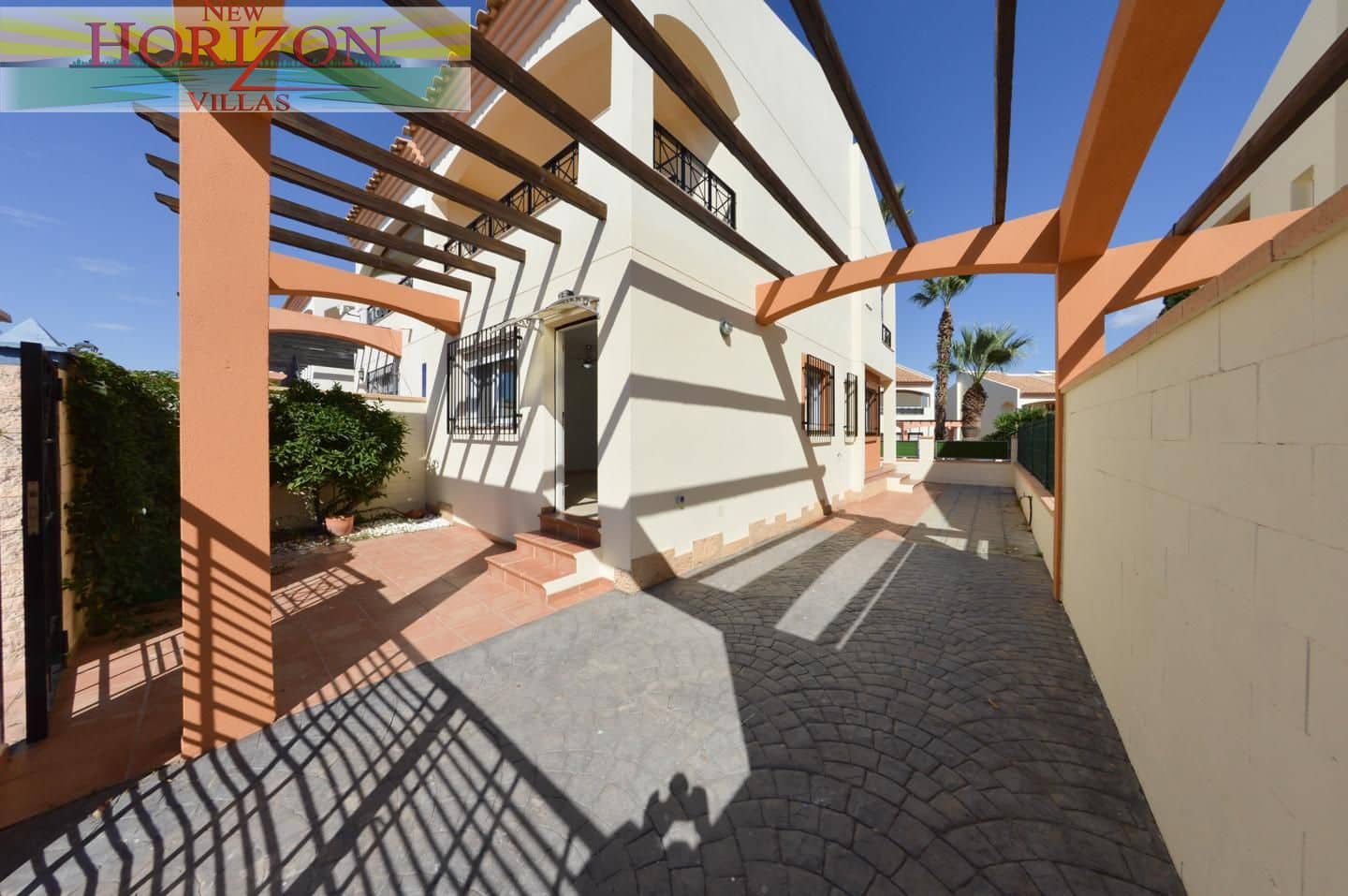 3 bedroom Flat for sale in La Alfoquia with pool - € 149,000 (Ref: 10160440)