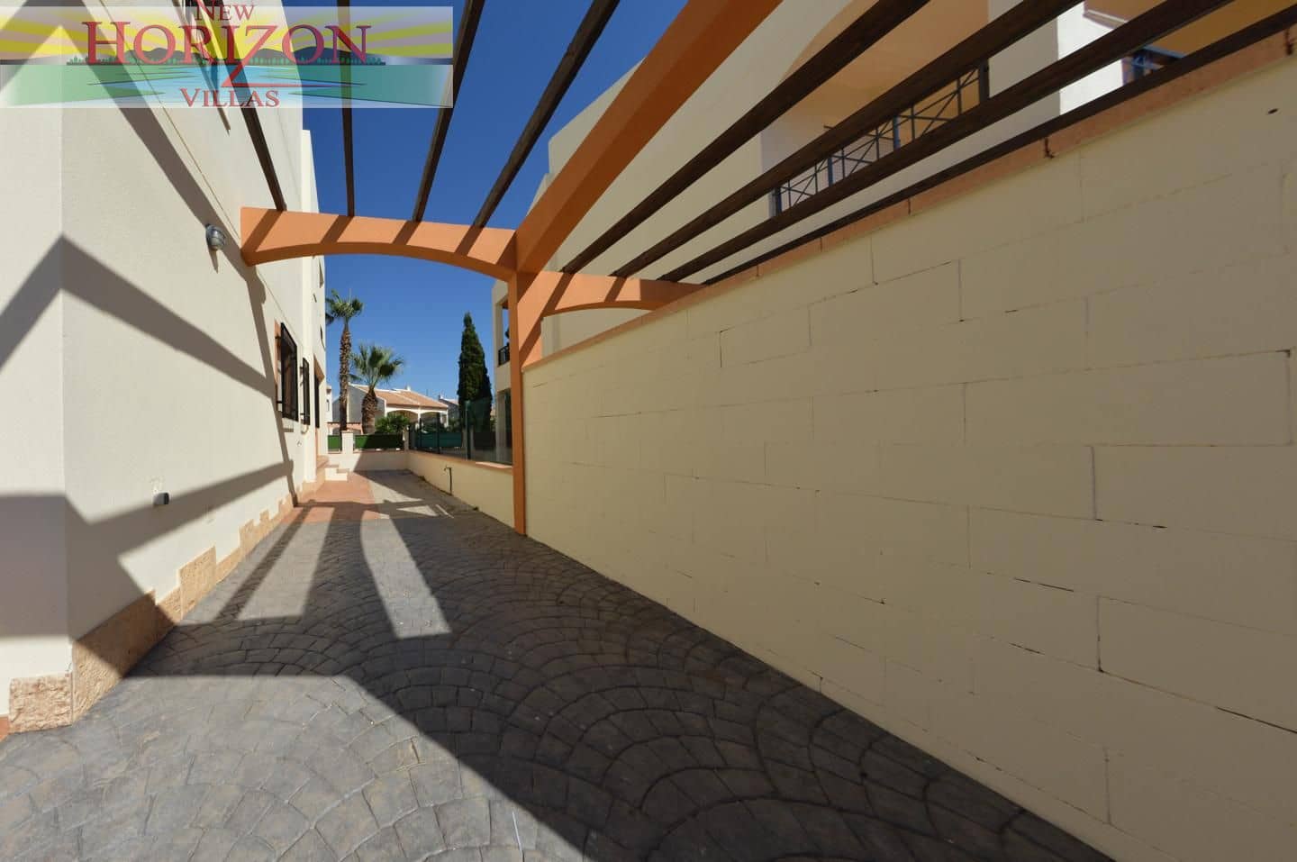 3 bedroom Flat for sale in La Alfoquia with pool - € 149,000 (Ref: 10160440)