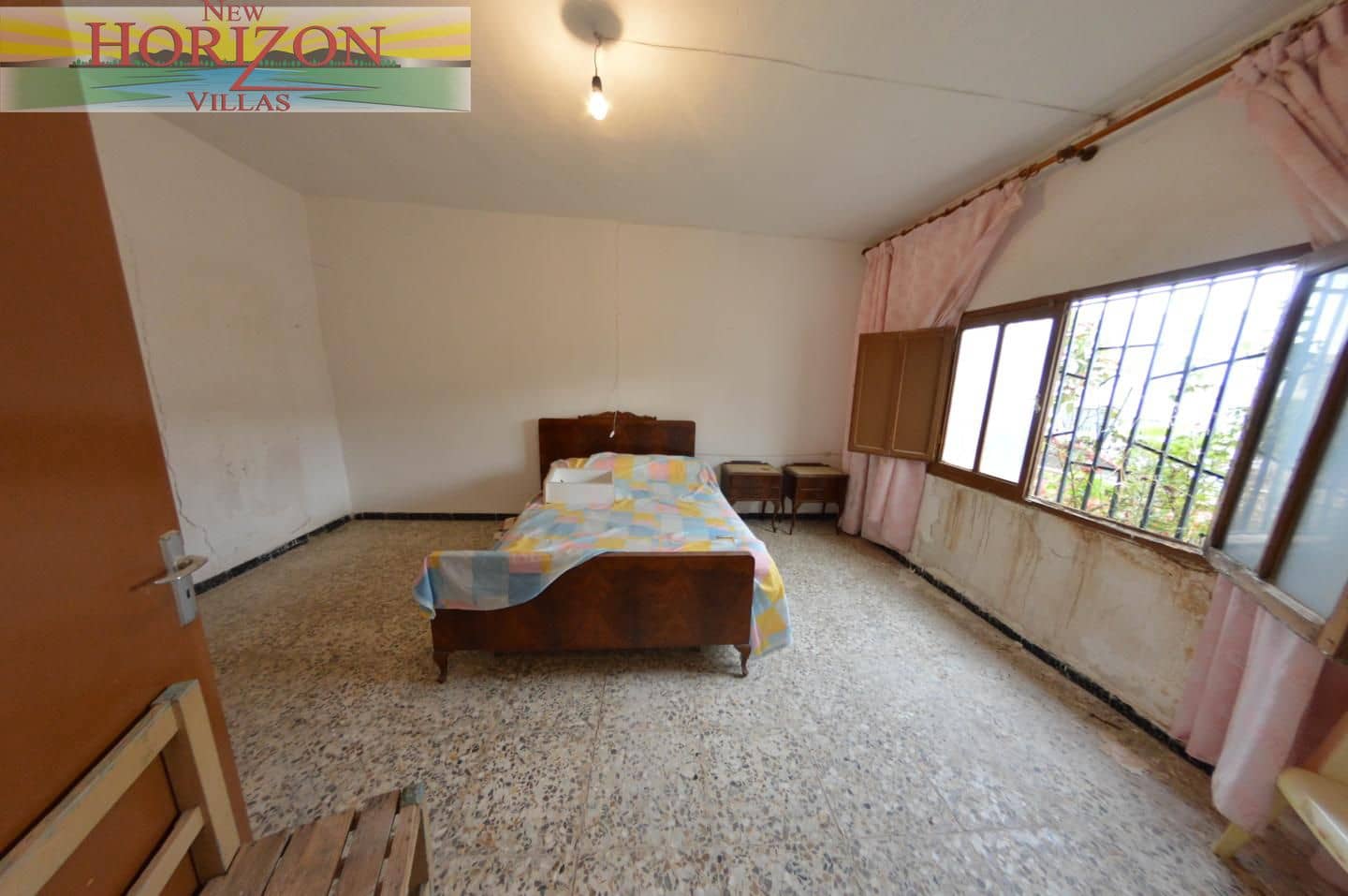 4 bedroom Villa for sale in Zurgena with garage - € 63,000 (Ref: 10169078)