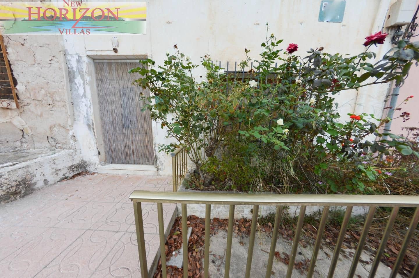 4 bedroom Villa for sale in Zurgena with garage - € 63,000 (Ref: 10169078)