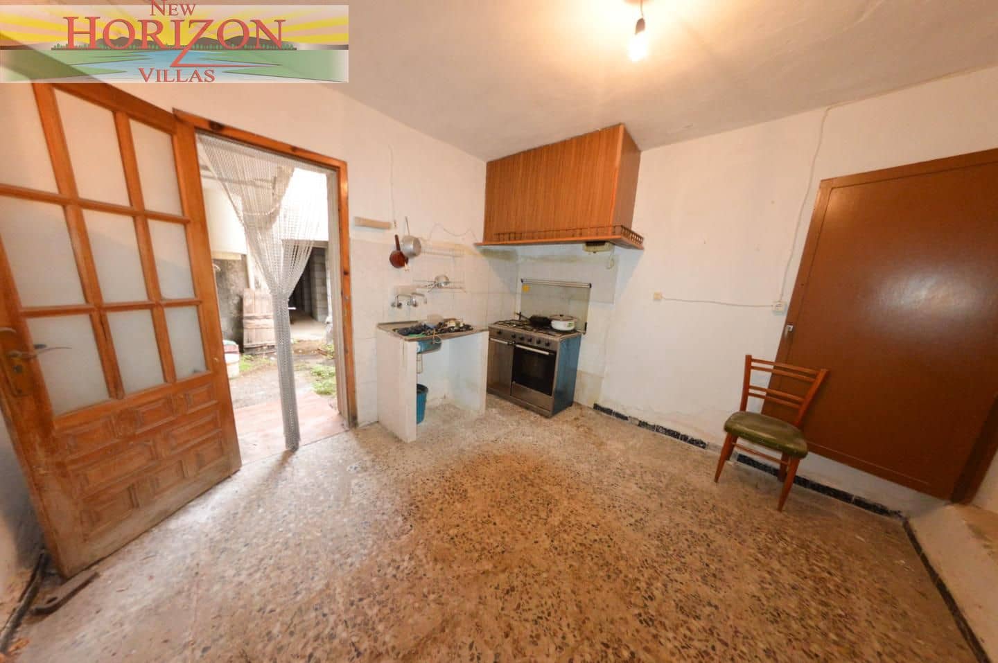 4 bedroom Villa for sale in Zurgena with garage - € 63,000 (Ref: 10169078)