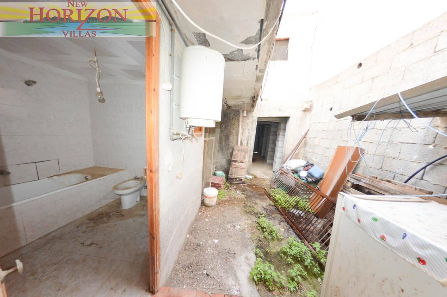 4 bedroom Villa for sale in Zurgena with garage - € 63,000 (Ref: 10169078)