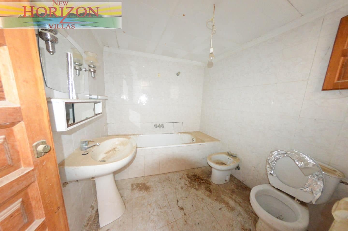4 bedroom Villa for sale in Zurgena with garage - € 63,000 (Ref: 10169078)