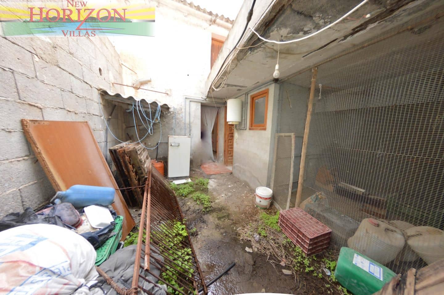 4 bedroom Villa for sale in Zurgena with garage - € 63,000 (Ref: 10169078)