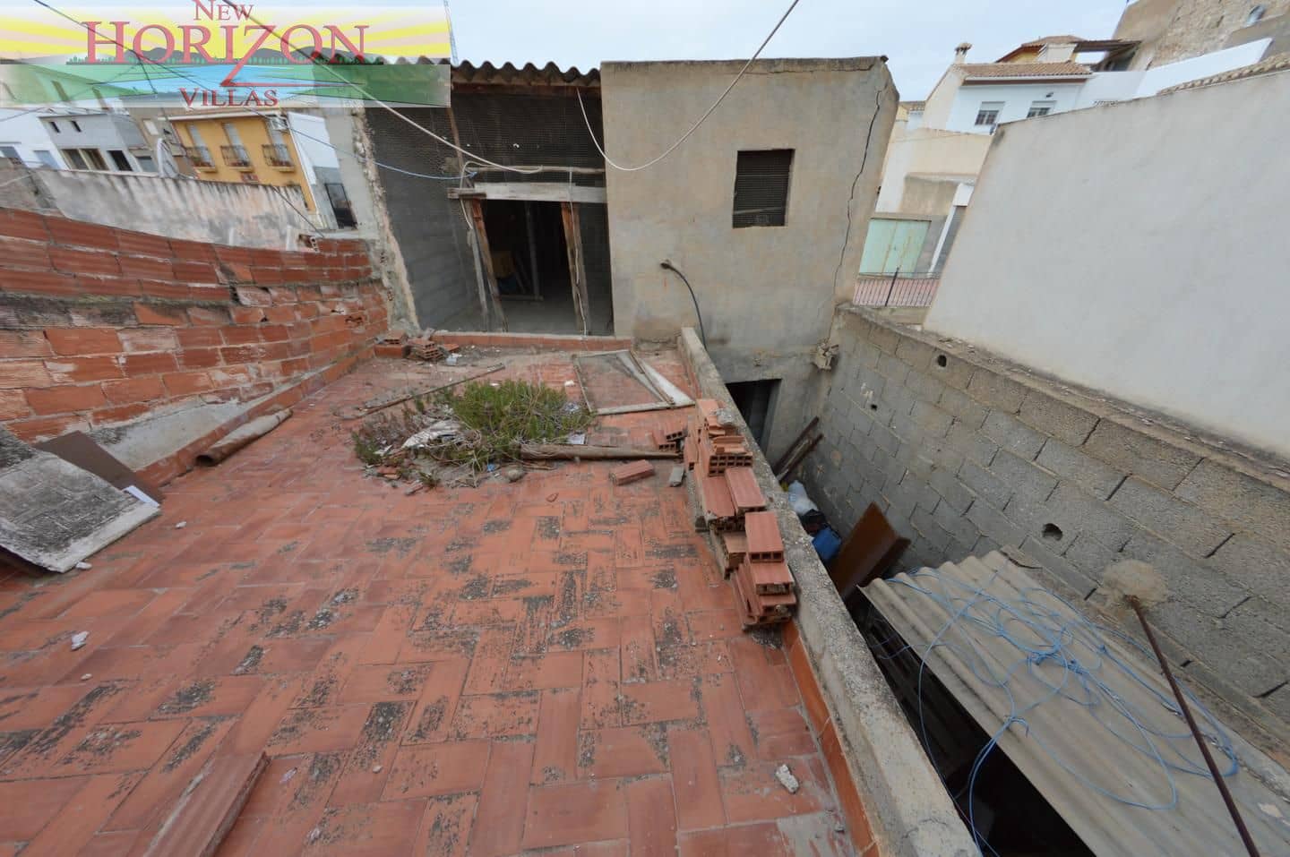 4 bedroom Villa for sale in Zurgena with garage - € 63,000 (Ref: 10169078)