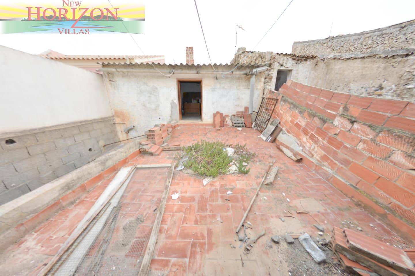 4 bedroom Villa for sale in Zurgena with garage - € 63,000 (Ref: 10169078)