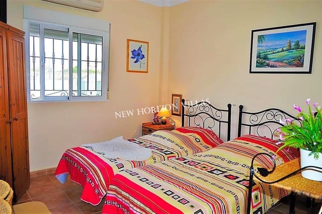 3 bedroom Villa for rent in Zurgena with pool garage - € 700 (Ref: 4812978)