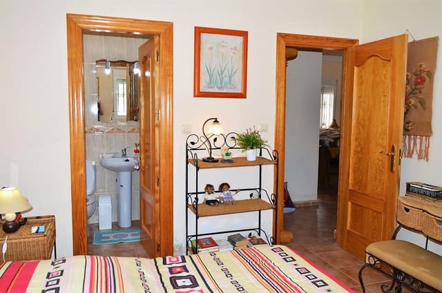 3 bedroom Villa for rent in Zurgena with pool garage - € 700 (Ref: 4812978)
