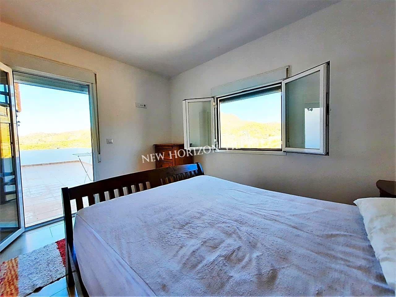 Chalet de 12 habitaciones en Zurgena en alquiler con piscina garaje - 1.400 € (Ref: 5169522)
