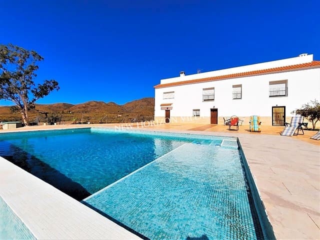 Chalet de 12 habitaciones en Zurgena en alquiler con piscina garaje - 1.400 € (Ref: 5169522)