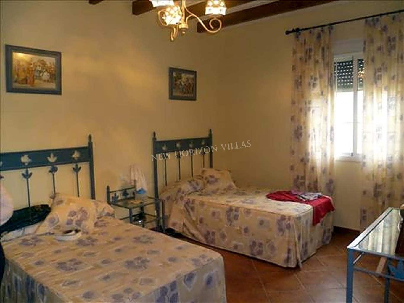 3 bedroom Villa for rent in Lubrin with pool garage - € 650 (Ref: 5516221)