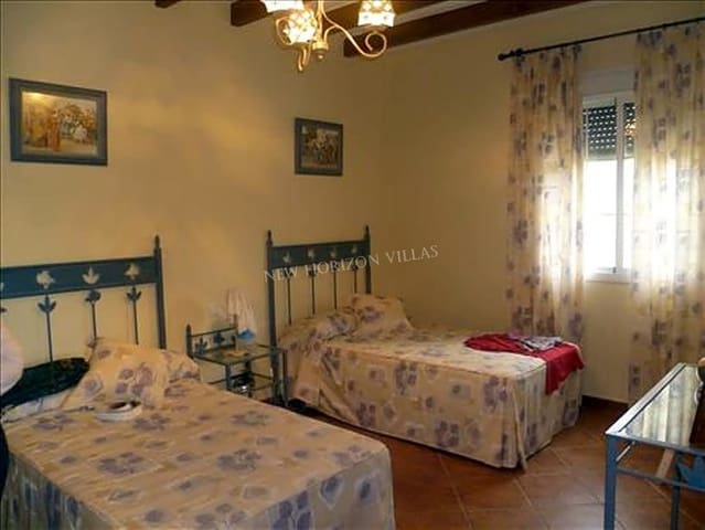 3 bedroom Villa for rent in Lubrín with pool garage - € 650 (Ref: 5516221)
